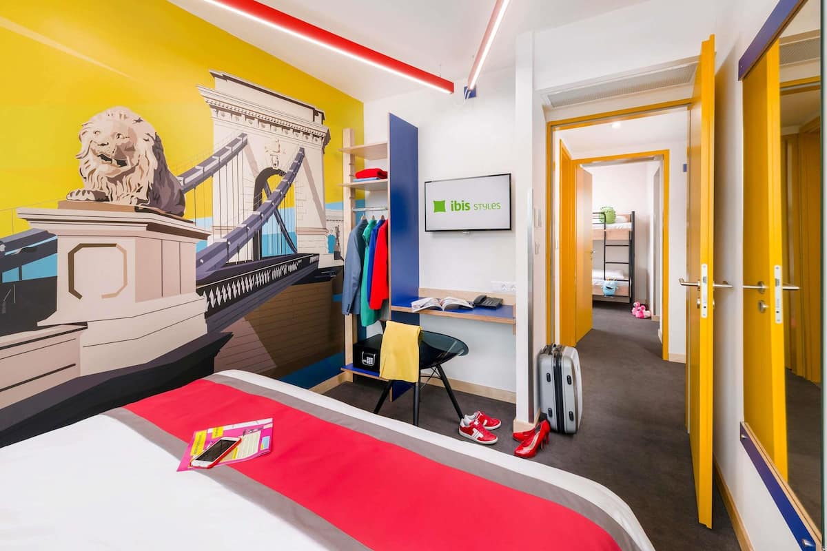 Caja de seguridad en la habitación, insonorización y cunas gratuitas