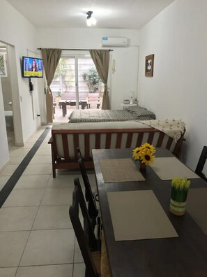 Departamento exclusivo, 1 cama matrimonial y sofá cama, Terraza | Servicio a la habitación