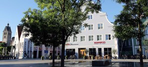 Vista frontal de la propiedad