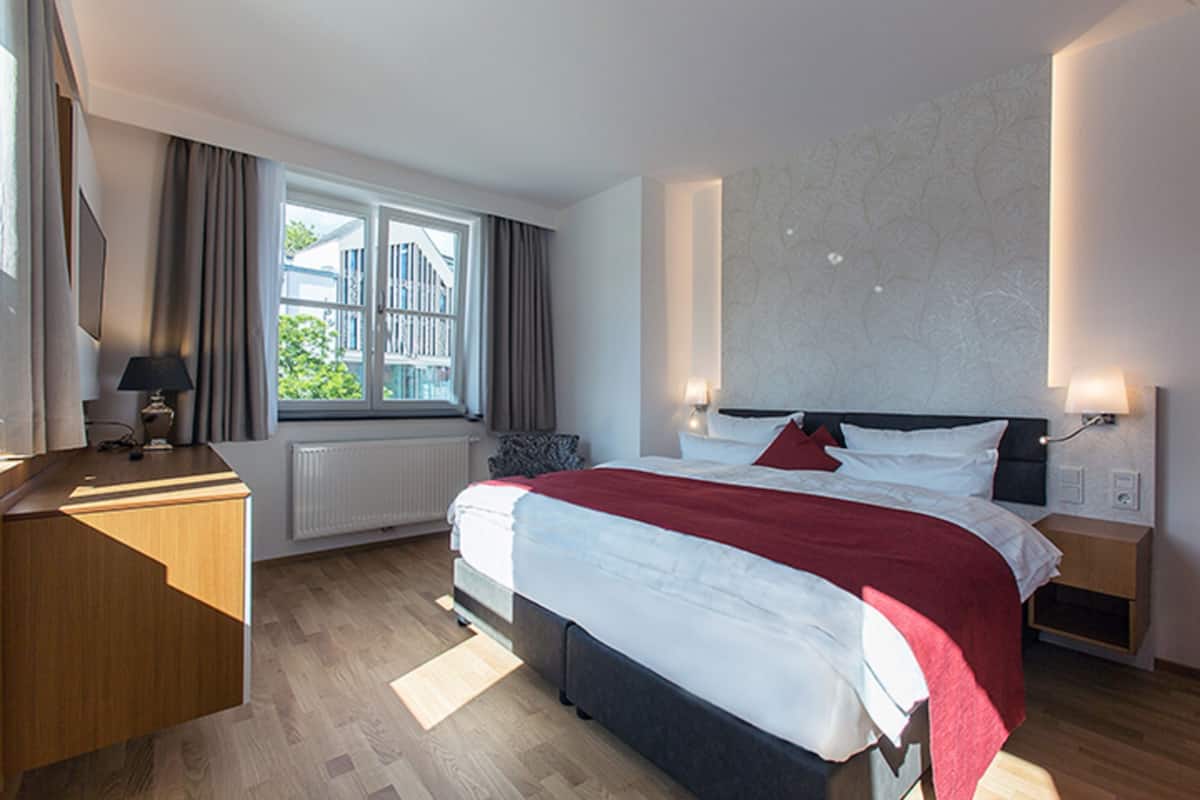 Tweepersoonskamer | Een kluis op de kamer, geluiddichte muren, babybedden, gratis wifi