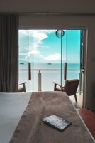 华丽双人房, 按摩浴缸, 海景 | 迷你吧、特色装修、遮光窗帘、熨斗/熨板