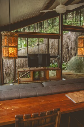 Deluxe Studio, Kitchenette, Partial Sea View | Living room - Casa Luz (Paraty)