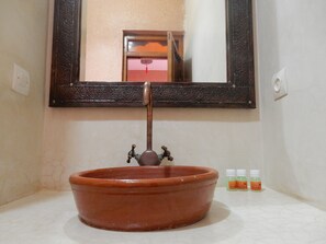 Quadruple Room, Multiple Beds | Bathroom sink - Riad Tazawa (Ait Sedrate Sahl El Gharbia)