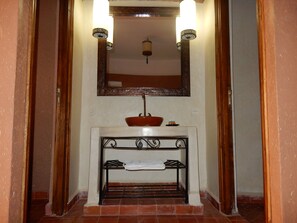 Triple Room | Bathroom sink