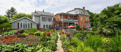 Shared fridge, microwave