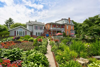  Greystone Manor Bed & Breakfast