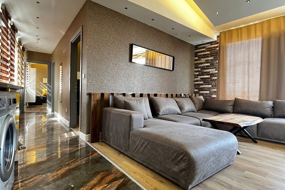 Corner Park Suites