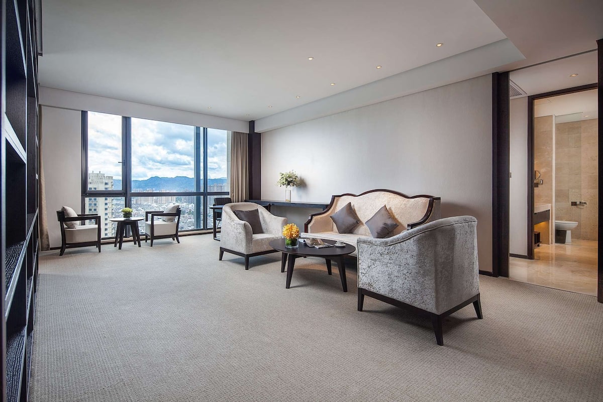 Suite ejecutiva, 1 cama King size, para fumadores (2 Bedrooms) | Minibar, caja de seguridad en la habitación, escritorio y wifi gratis