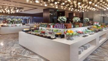 Café da manhã com buffet grátis todos os dias