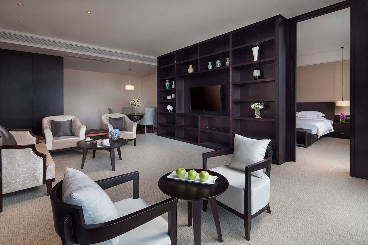 Suite familiar, varias camas, para no fumadores (2 Bedrooms) | Minibar, caja de seguridad en la habitación, escritorio y wifi gratis