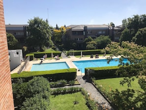 2 outdoor pools