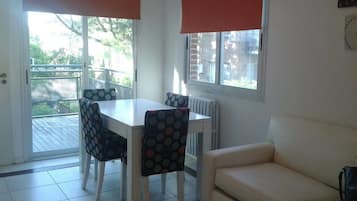Exclusive Apartment, 1 Double Bed with Sofa bed | In-room dining