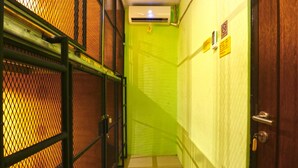 Shared Dormitory, Men only, Shared Bathroom - Kabin Kapsul Kayu jati I - Hostel (Jakarta)