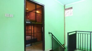 Staircase - Kabin Kapsul Kayu jati I - Hostel (Jakarta)