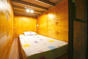 Dormitorio condiviso, per soli uomini, bagno condiviso