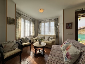 Apartamento en Chalet con jardín privado para 8 personas | Living area