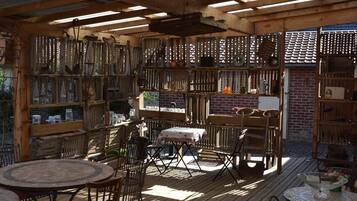 Tempat makan outdoor