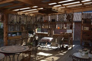 Outdoor dining - Le Jardin d'Helant (Ecquedecques)