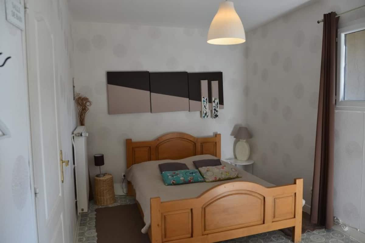 Double Room (Marguerite) | Blackout drapes, soundproofing, WiFi (free), individually decorated