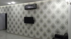 Lobby sitting area - Hotel Best One (Multan)