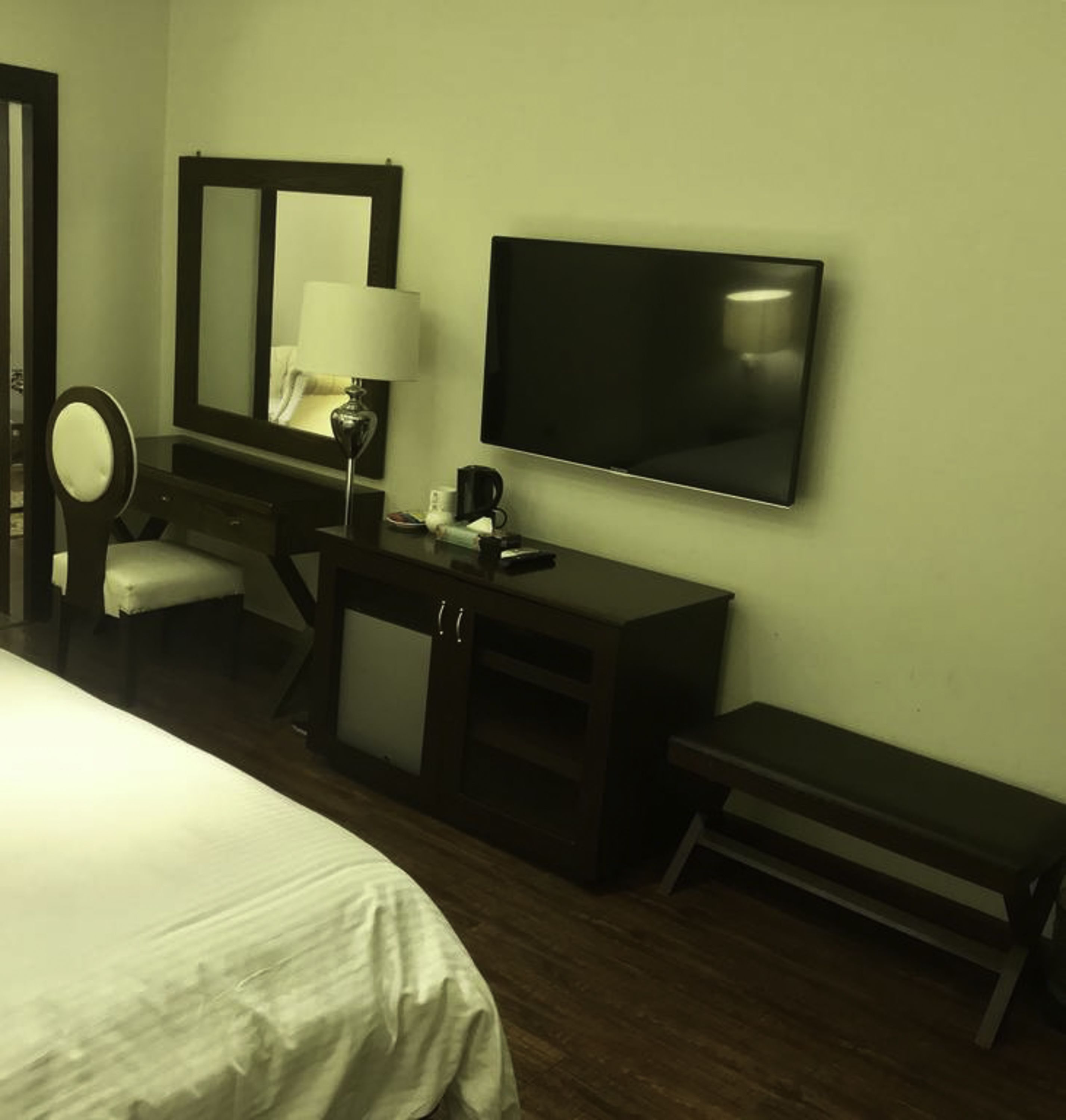 minibar, desk, soundproofing, free wifi