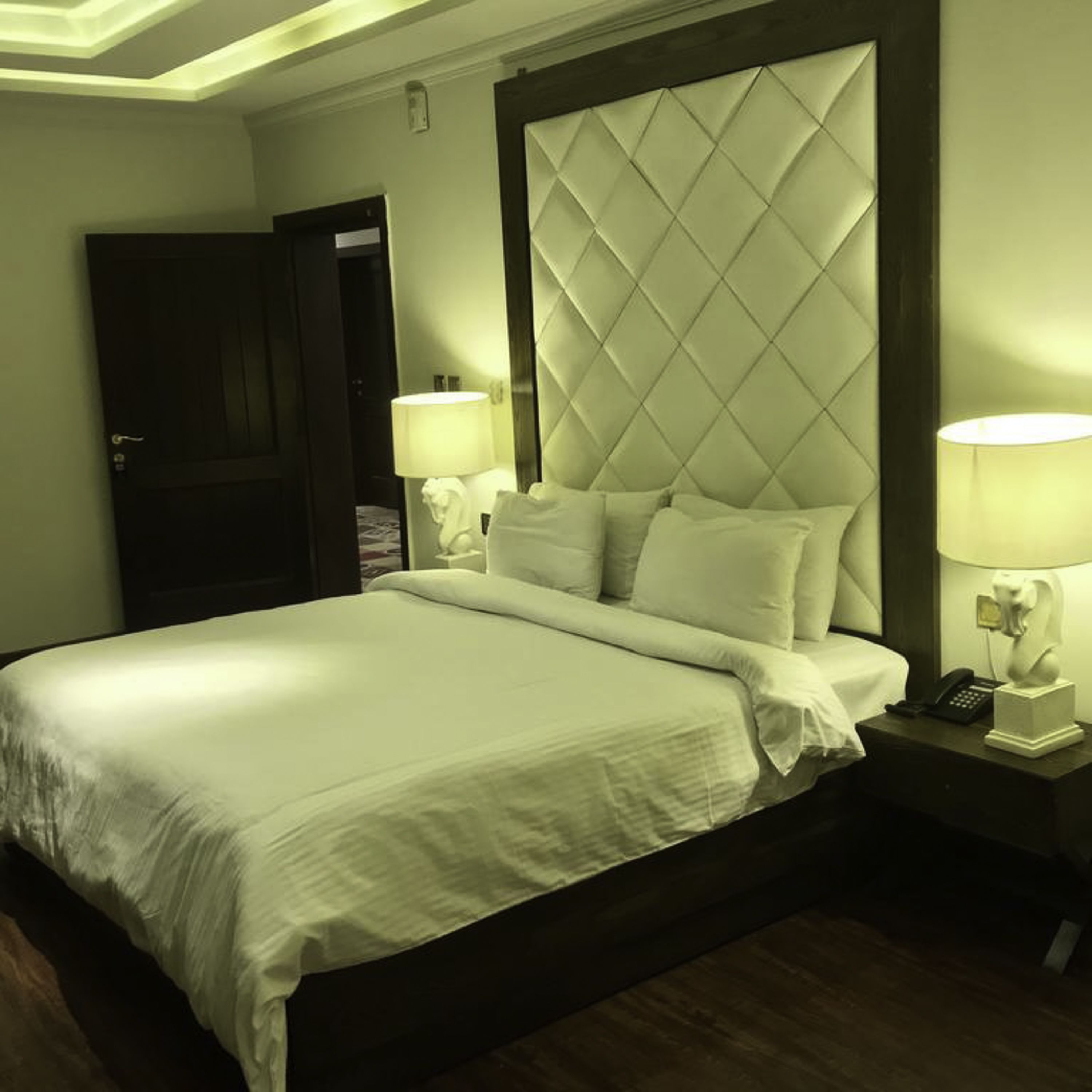 minibar, desk, soundproofing, free wifi