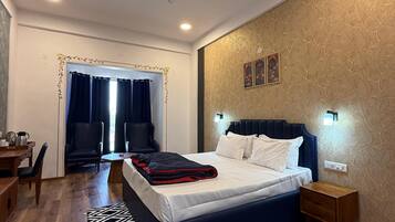 Kamar Double atau Twin Mewah, 1 Tempat Tidur King, Bebas Asap Rokok, pemandangan sungai | Seprai katun Mesir, seprai premium, busa memori, dan Wi-Fi gratis