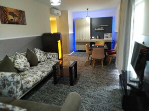 Deluxe Condo, Smoking | Minibar, individually decorated, individually furnished, desk - Gold Suite (Istanbul)