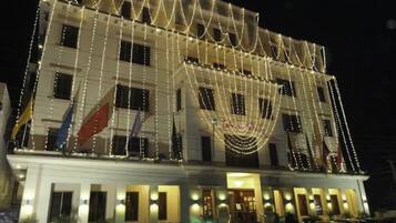 Fachada del alojamiento - Noche