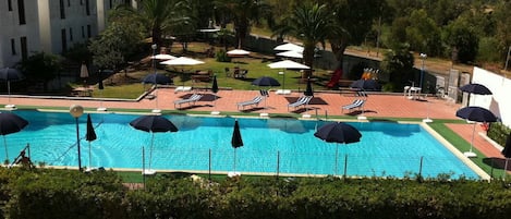 Outdoor pool, open 9 AM to 7:30 PM, pool loungers