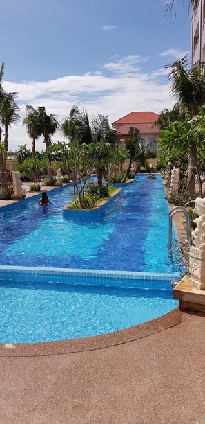Outdoor pool - New CityView Safe Home 5min to Downtown (Phnom Penh)