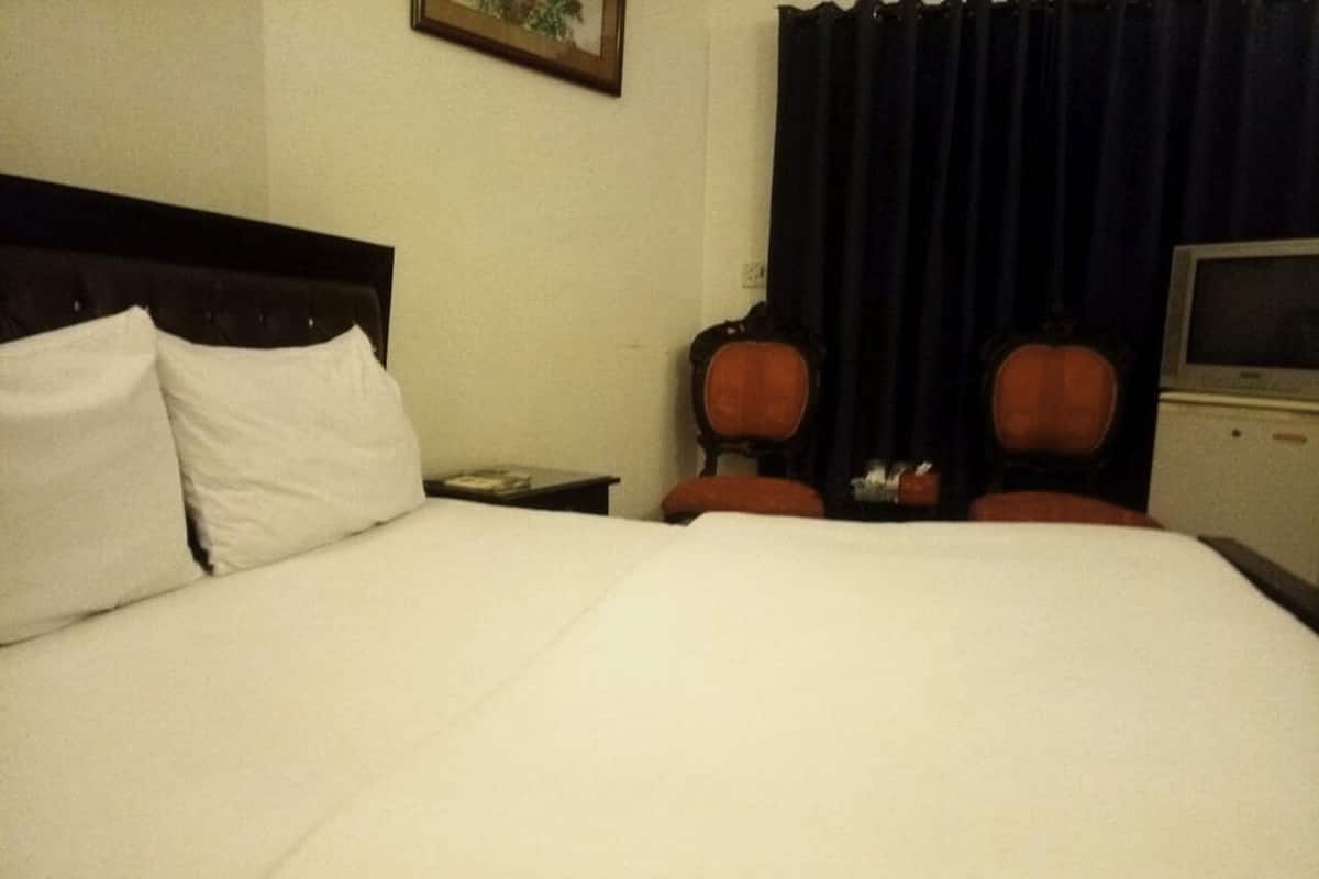 Minibar, in-room safe, free WiFi