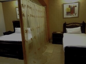 Minibar, in-room safe, free WiFi - MerryDay Inn (Lahore)