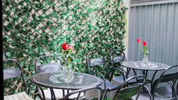 Habitación estándar con 2 camas individuales | Vista al patio