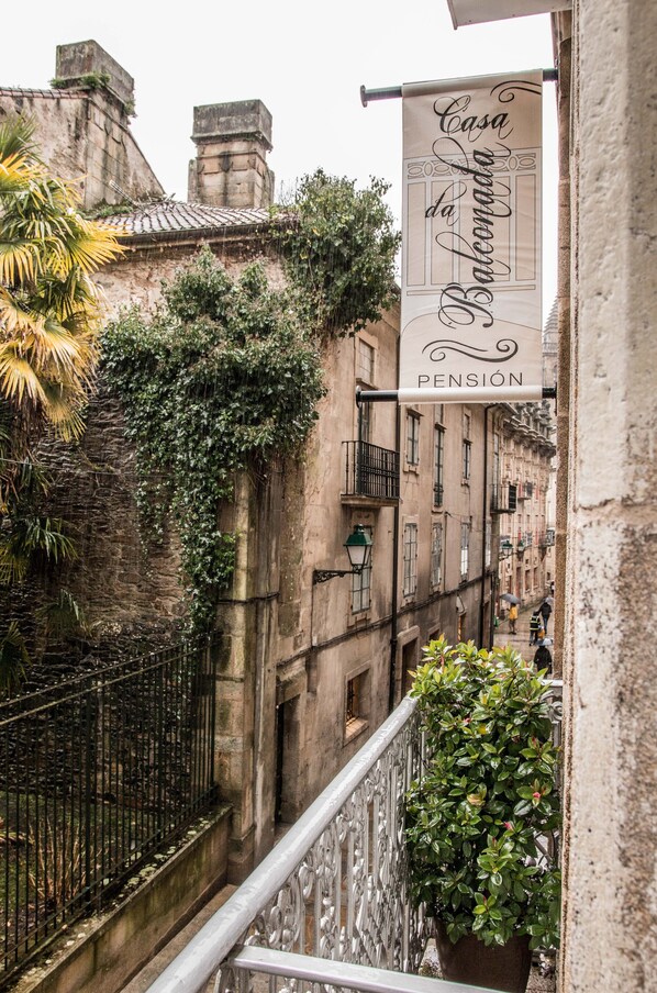 Habitación doble, balcón | Vista a la calle