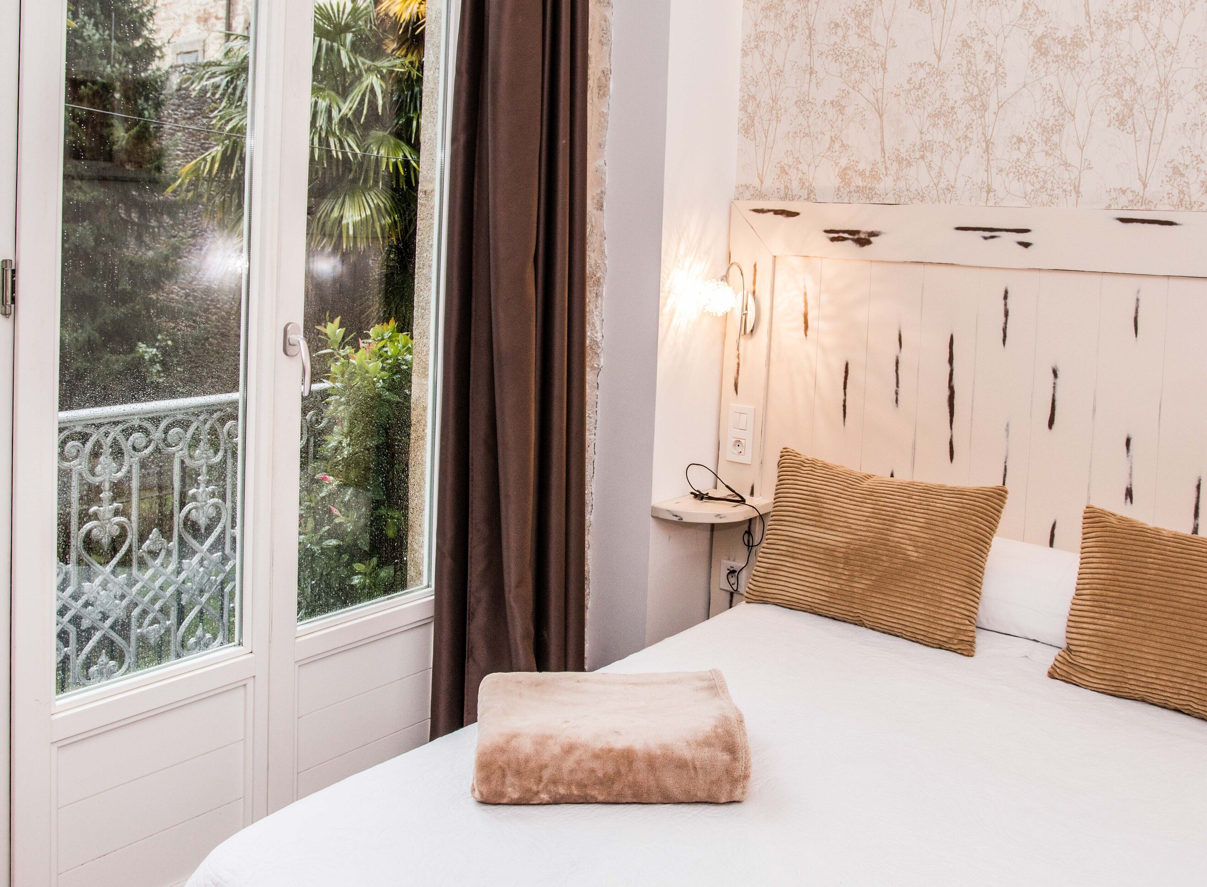 Double Room, Balcony | Individually decorated, individually furnished, desk, blackout drapes