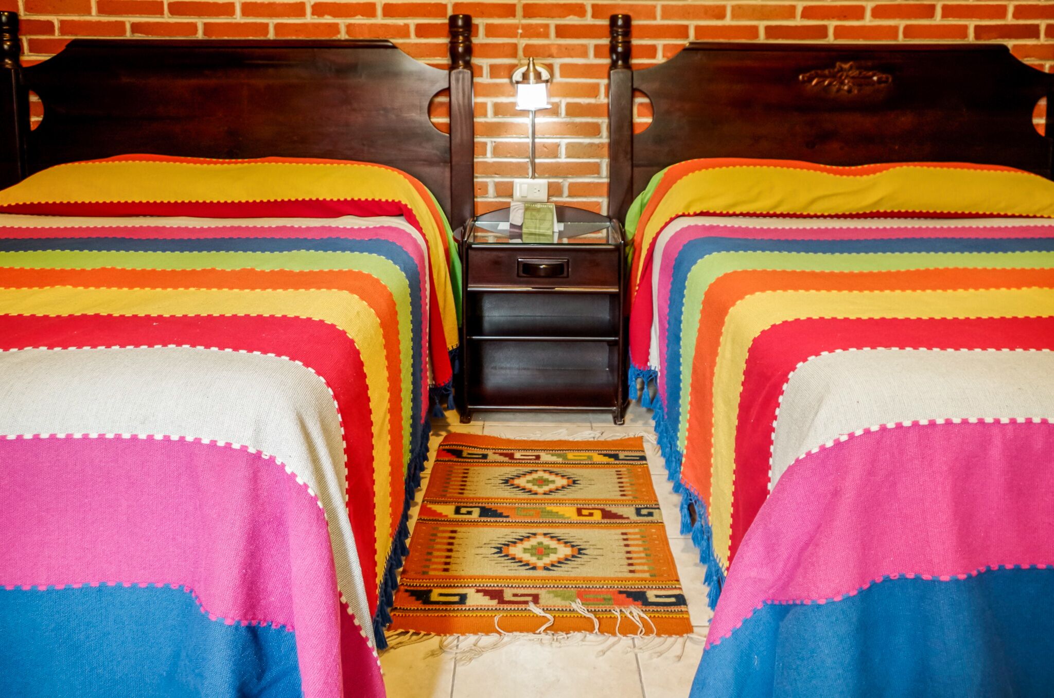 Habitación familiar, 2 camas matrimoniales | Cortinas blackout, wifi gratis y ropa de cama 