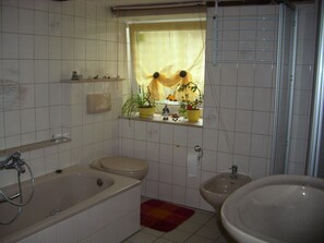 Comfort huis | Badkamer | Gratis toiletartikelen, een haardroger, handdoeken