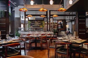 2 restaurants; breakfast, lunch, and dinner served