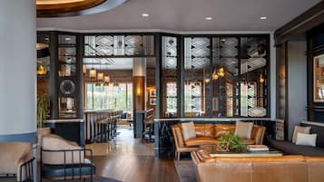 2 Bars/Lounges, Lobby-Lounge