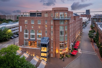 View from property looking out at The Alida, Savannah, a Tribute Portfolio Hotel