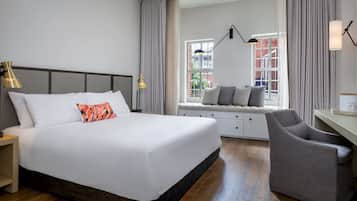 Habitación, 1 cama de matrimonio grande, no fumadores, vistas a la piscina | Piscina | Una piscina al aire libre, cabañas de piscina (de pago)