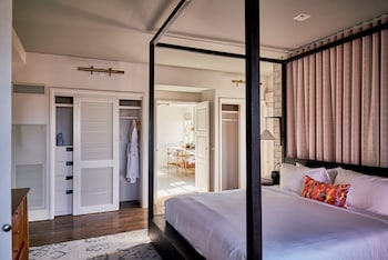 Penthouse, 1 King Bed with Sofa bed | Pillowtop beds, minibar, in-room safe, desk at The Alida, Savannah, a Tribute Portfolio Hotel