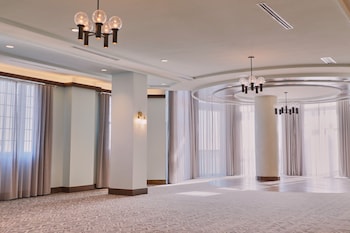 Indoor wedding at The Alida, Savannah, a Tribute Portfolio Hotel