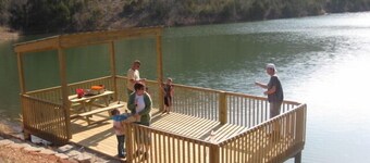 Log Cabin  Pool, Wooded, Secluded,Jacuzzi, WiFi, nature trails,1 mile from SDC