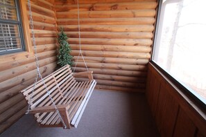 Property grounds - Log Cabin Pool, Wooded, Secluded,Jacuzzi, WiFi, nature trails,1 mile from SDC (Branson West)