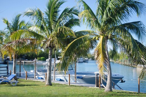 Spacious 4-Bedroom Villa, on a Lovely Waterway, with Beach and Ocean Views