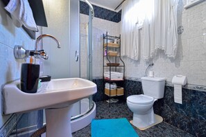 Ducha, artículos de higiene personal gratuitos y secador de pelo