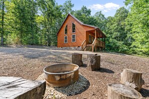 Property grounds - The White Pine Loft: Perfect for Couples! (Stanley)