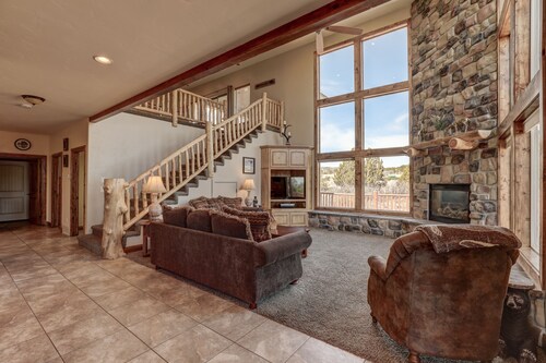 Beautiful very clean privately owned home. Next to Zion Ponderosa Resort.